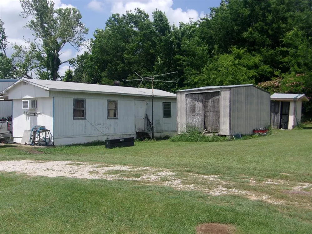3032 State Highway 59 Bowie, TX 76230