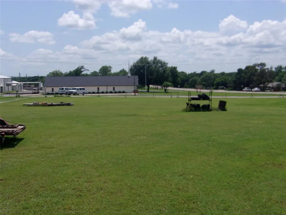 3032 State Highway 59 Bowie, TX 76230