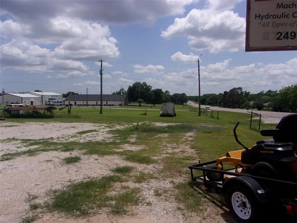 3032 State Highway 59 Bowie, TX 76230