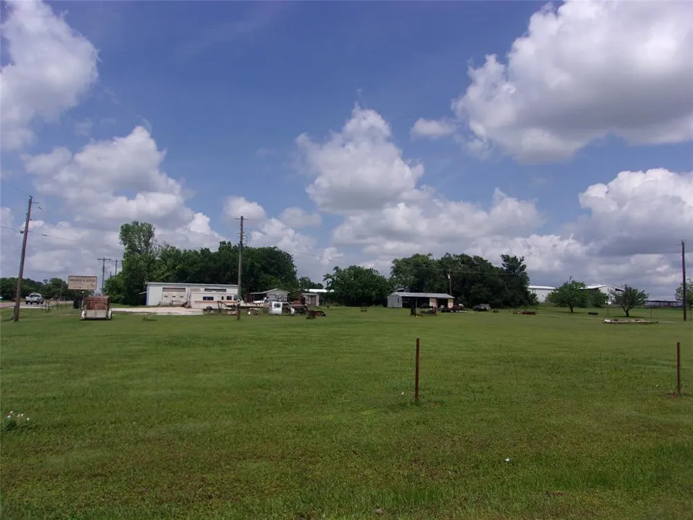 3032 State Highway 59 Bowie, TX 76230