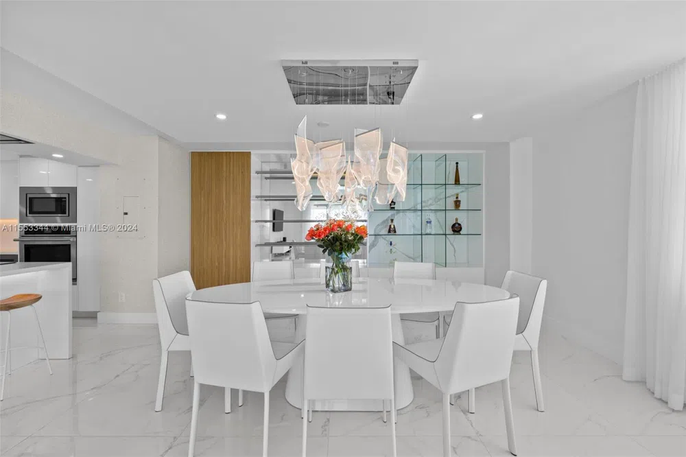 5151 Collins Ave #1527 Miami Beach, FL 33140
