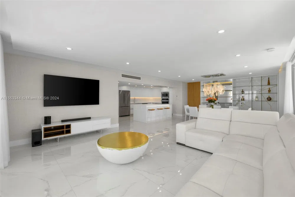 5151 Collins Ave #1527 Miami Beach, FL 33140
