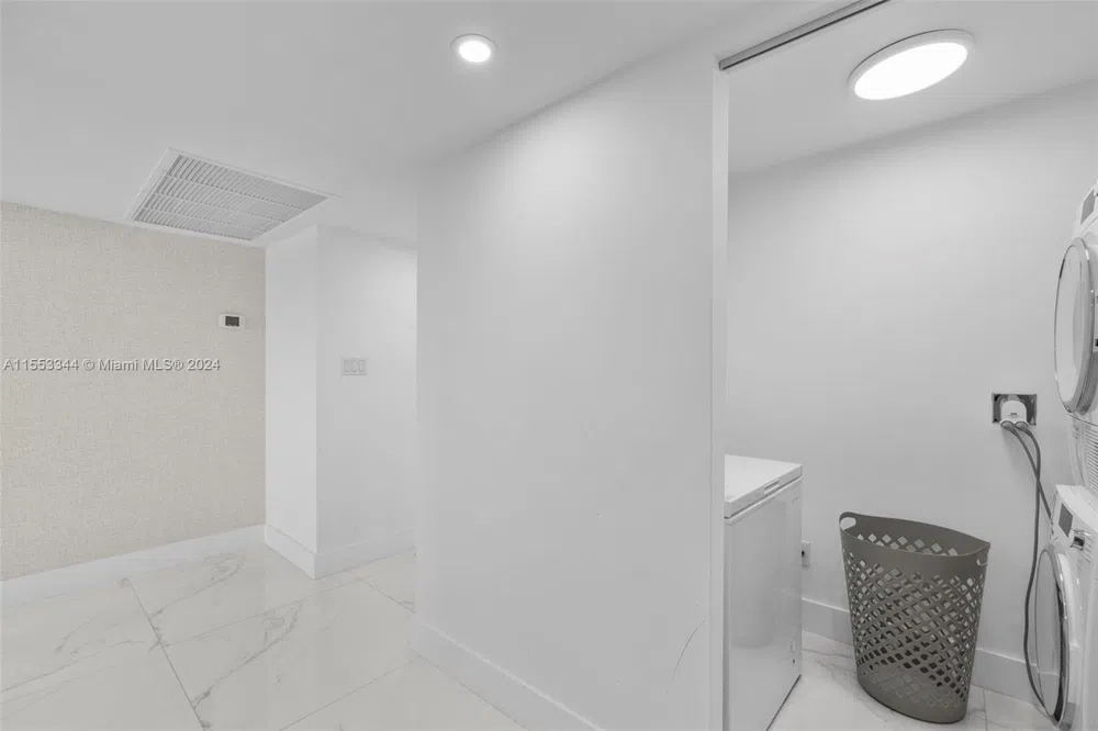 5151 Collins Ave #1527 Miami Beach, FL 33140