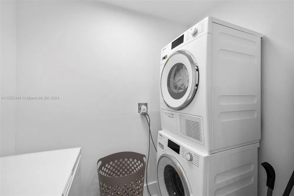 5151 Collins Ave #1527 Miami Beach, FL 33140
