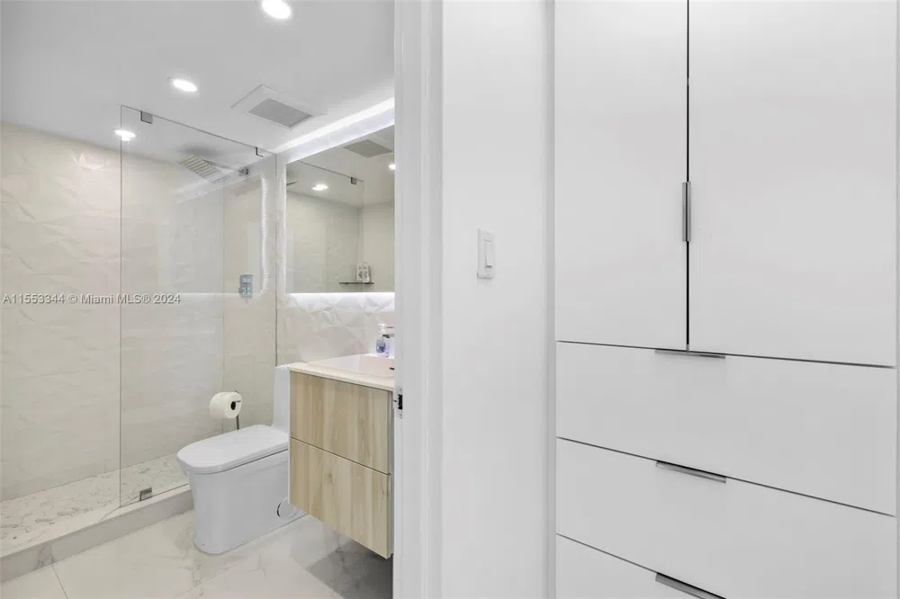 5151 Collins Ave #1527 Miami Beach, FL 33140