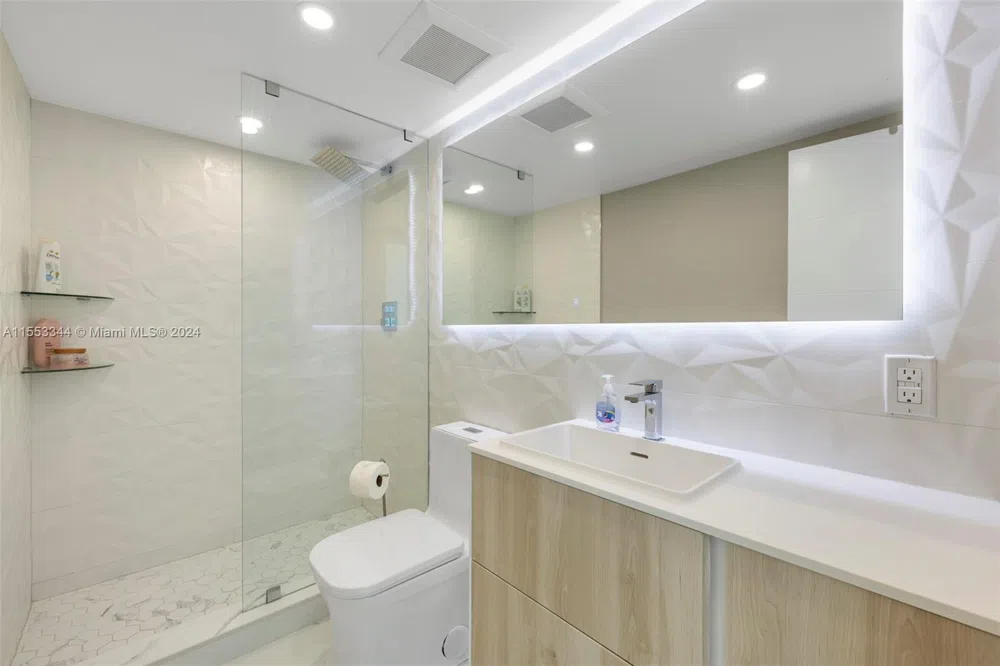 5151 Collins Ave #1527 Miami Beach, FL 33140