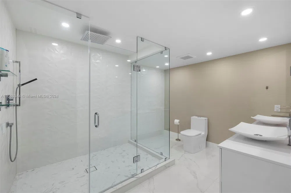 5151 Collins Ave #1527 Miami Beach, FL 33140