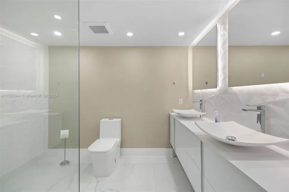 5151 Collins Ave #1527 Miami Beach, FL 33140