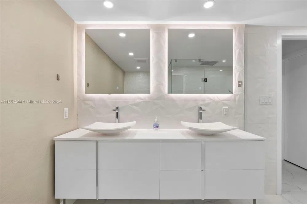 5151 Collins Ave #1527 Miami Beach, FL 33140