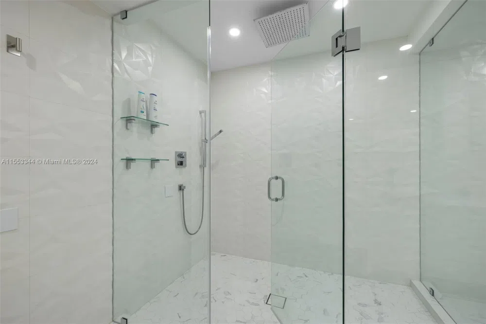 5151 Collins Ave #1527 Miami Beach, FL 33140