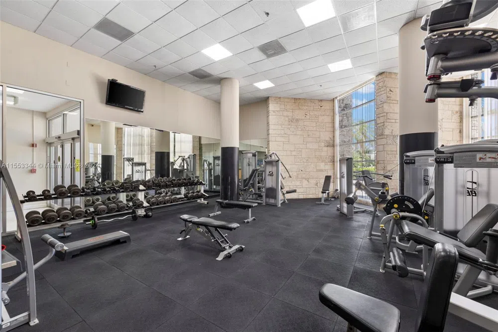 5151 Collins Ave #1527 Miami Beach, FL 33140
