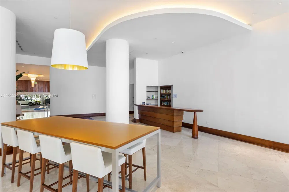 5151 Collins Ave #1527 Miami Beach, FL 33140