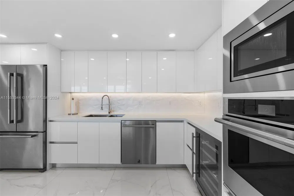 5151 Collins Ave #1527 Miami Beach, FL 33140
