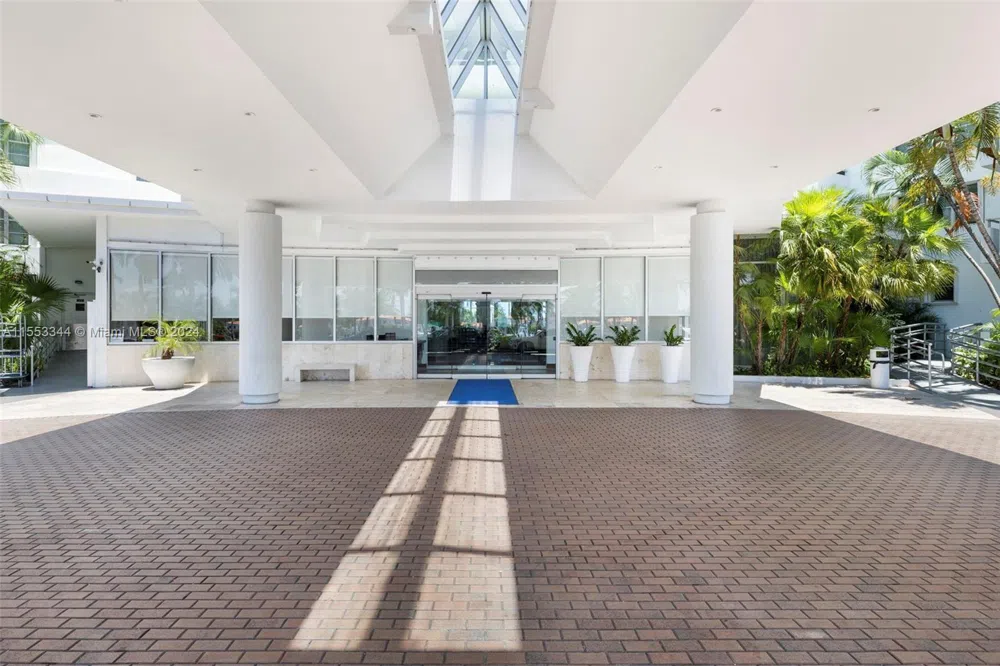 5151 Collins Ave #1527 Miami Beach, FL 33140