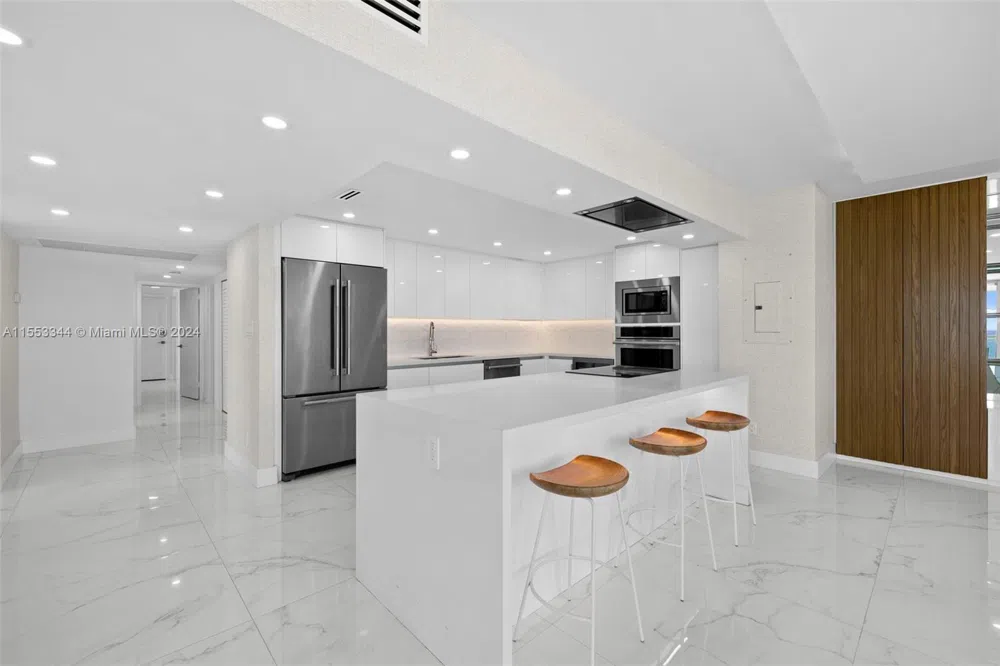 5151 Collins Ave #1527 Miami Beach, FL 33140