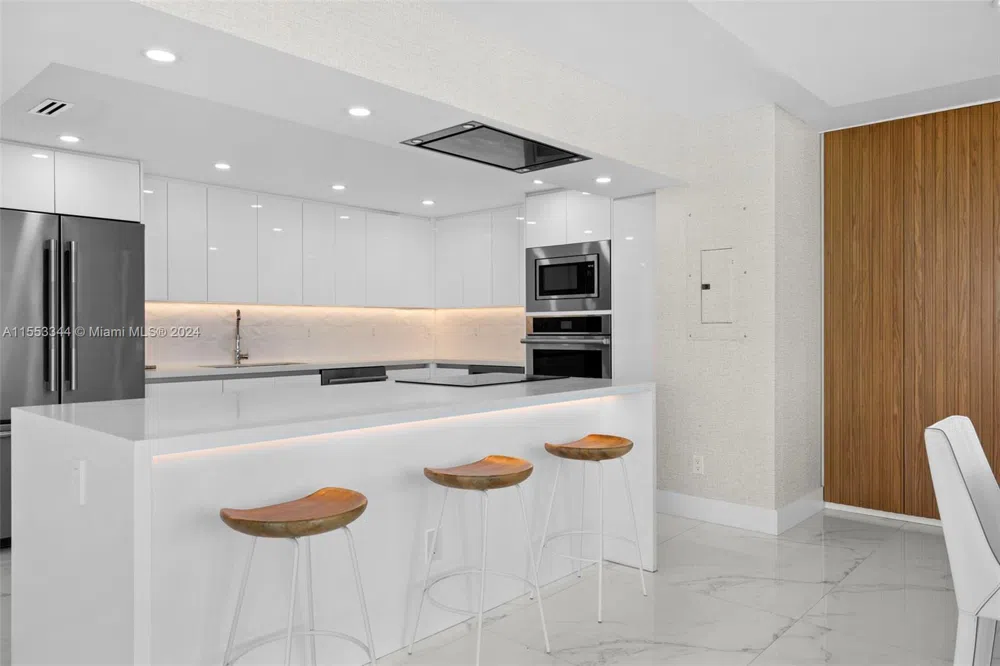 5151 Collins Ave #1527 Miami Beach, FL 33140