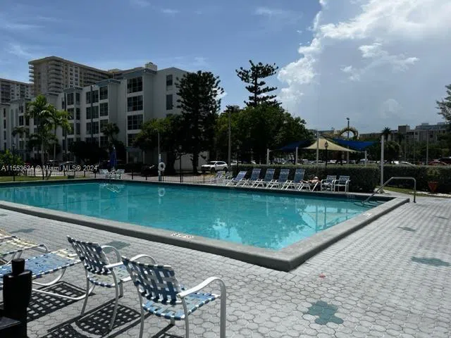 17560 Atlantic Blvd #301 Sunny Isles Beach, FL 33160