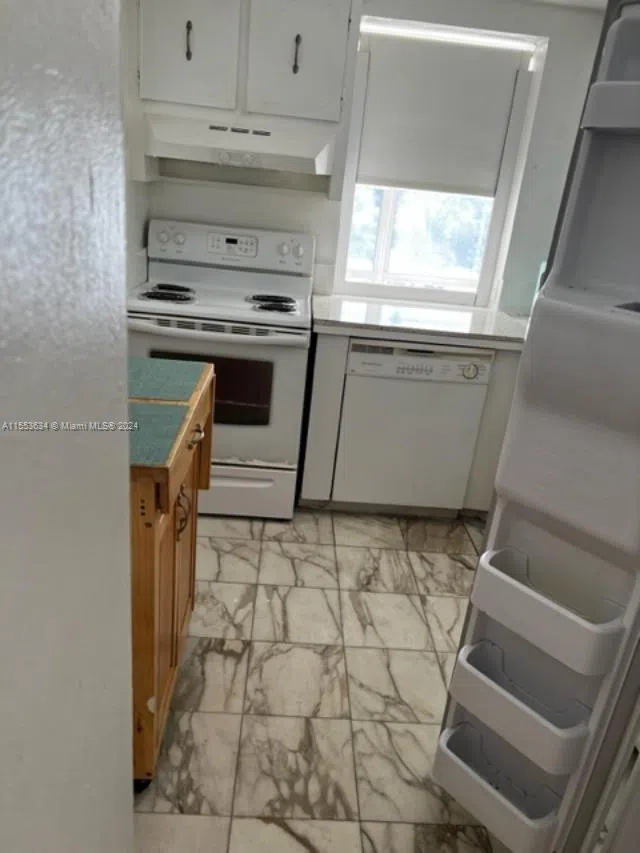 17560 Atlantic Blvd #301 Sunny Isles Beach, FL 33160