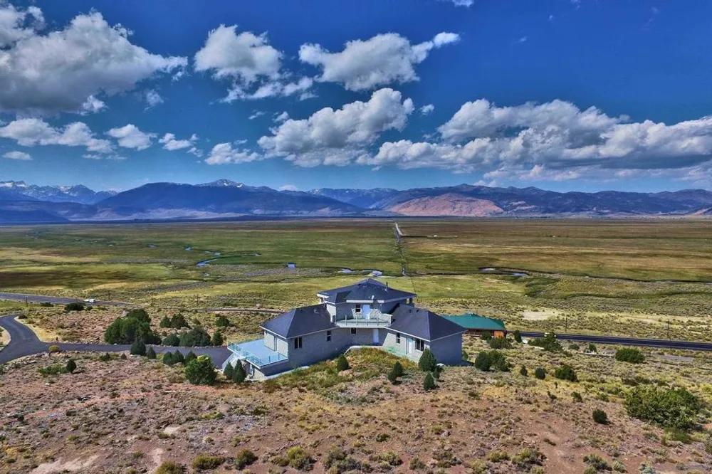 350 Aspen Lane Bridgeport, CA 93517