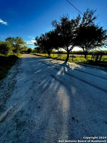 1075 S SEVENTH ST Poteet, TX 78065