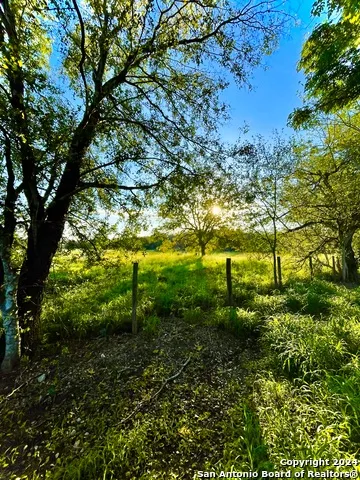 1075 S SEVENTH ST Poteet, TX 78065