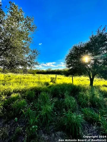 1075 S SEVENTH ST Poteet, TX 78065