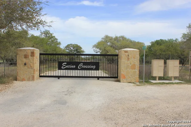 818 Encino Way Natalia, TX 78059