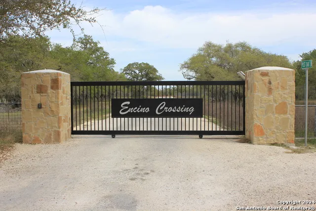 818 Encino Way Natalia, TX 78059