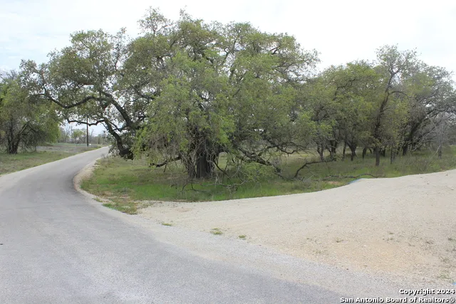 818 Encino Way Natalia, TX 78059