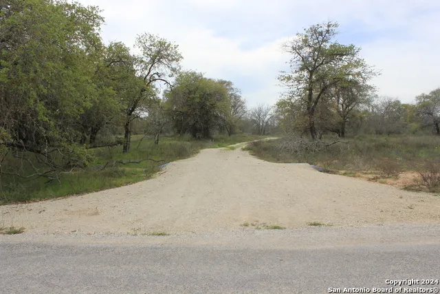 818 Encino Way Natalia, TX 78059