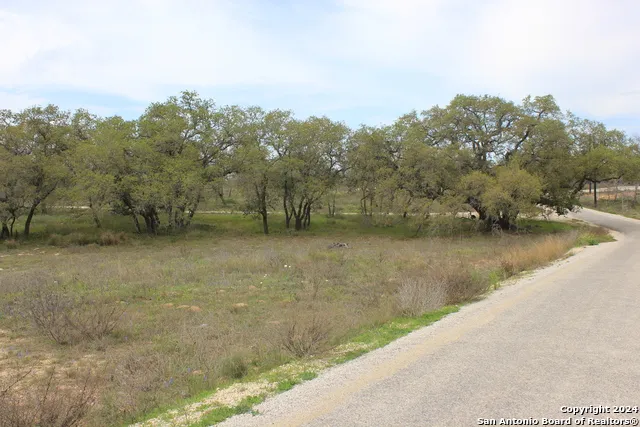818 Encino Way Natalia, TX 78059