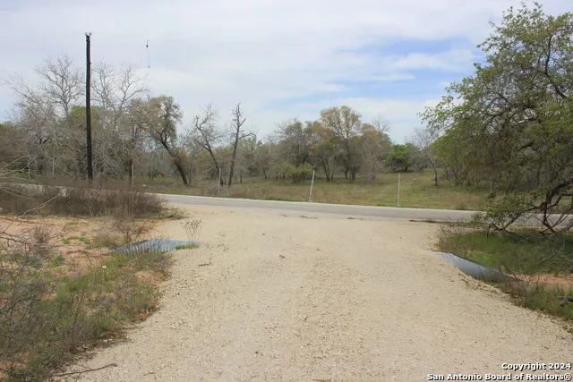 818 Encino Way Natalia, TX 78059