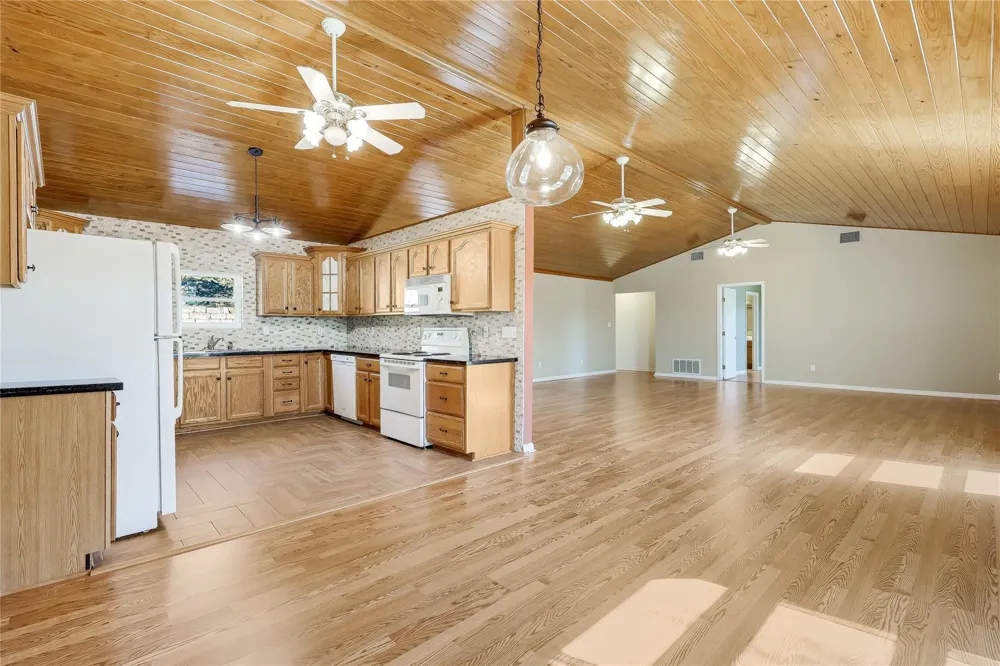 20902 Twisting Trail Lago Vista, TX 78645