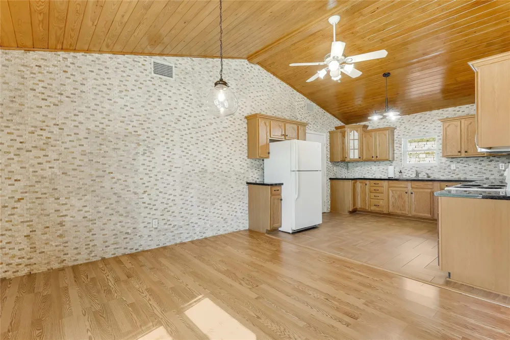 20902 Twisting Trail Lago Vista, TX 78645