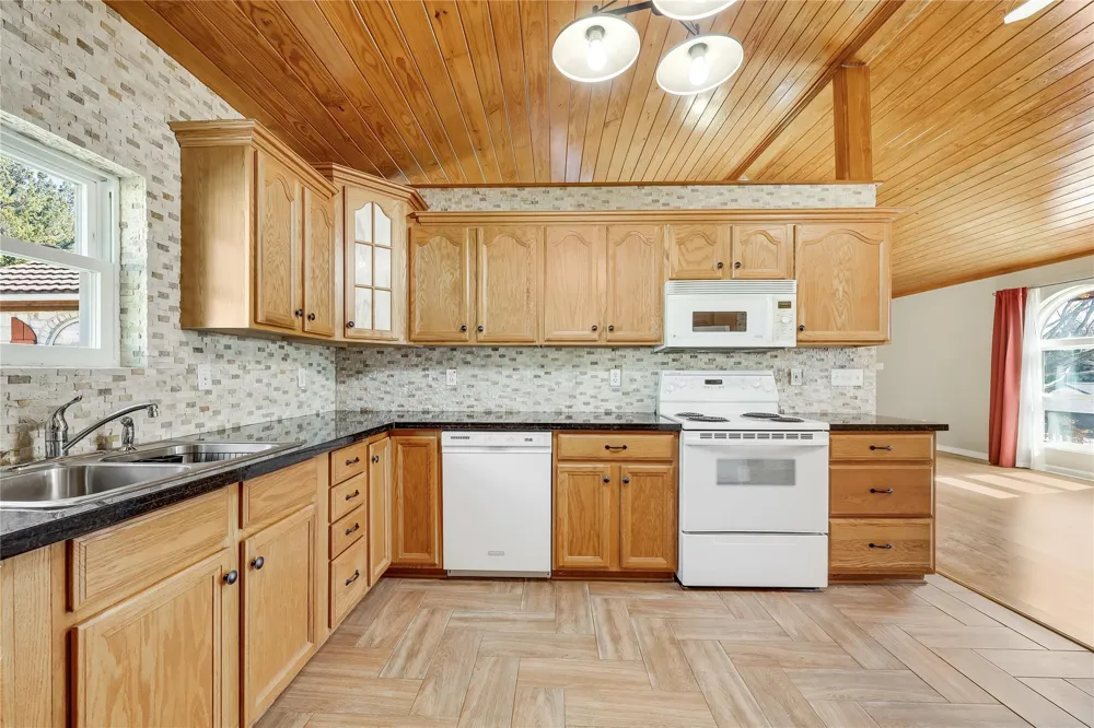 20902 Twisting Trail Lago Vista, TX 78645