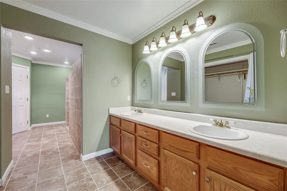 20902 Twisting Trail Lago Vista, TX 78645