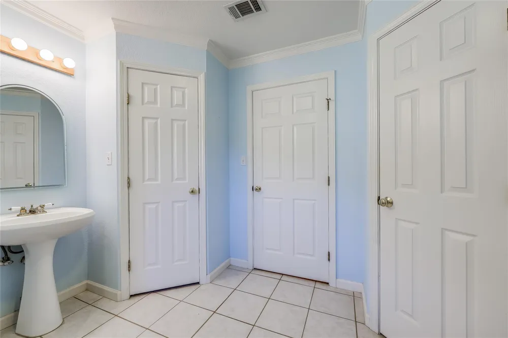 20902 Twisting Trail Lago Vista, TX 78645