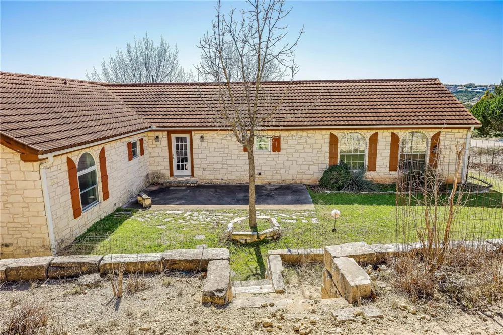 20902 Twisting Trail Lago Vista, TX 78645