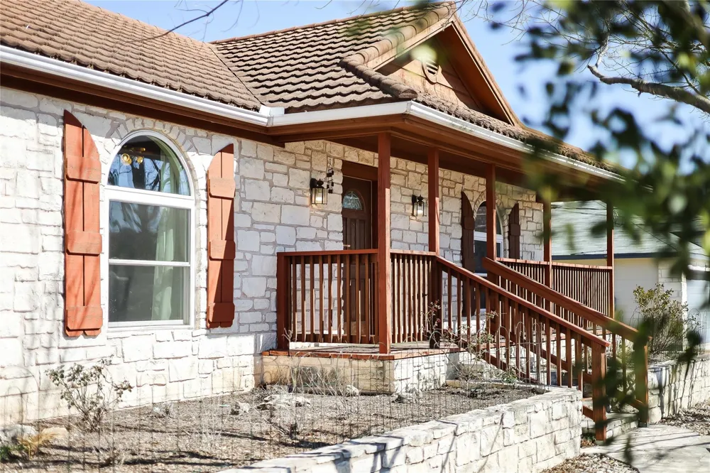 20902 Twisting Trail Lago Vista, TX 78645