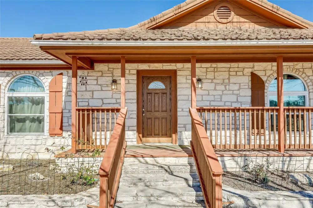 20902 Twisting Trail Lago Vista, TX 78645