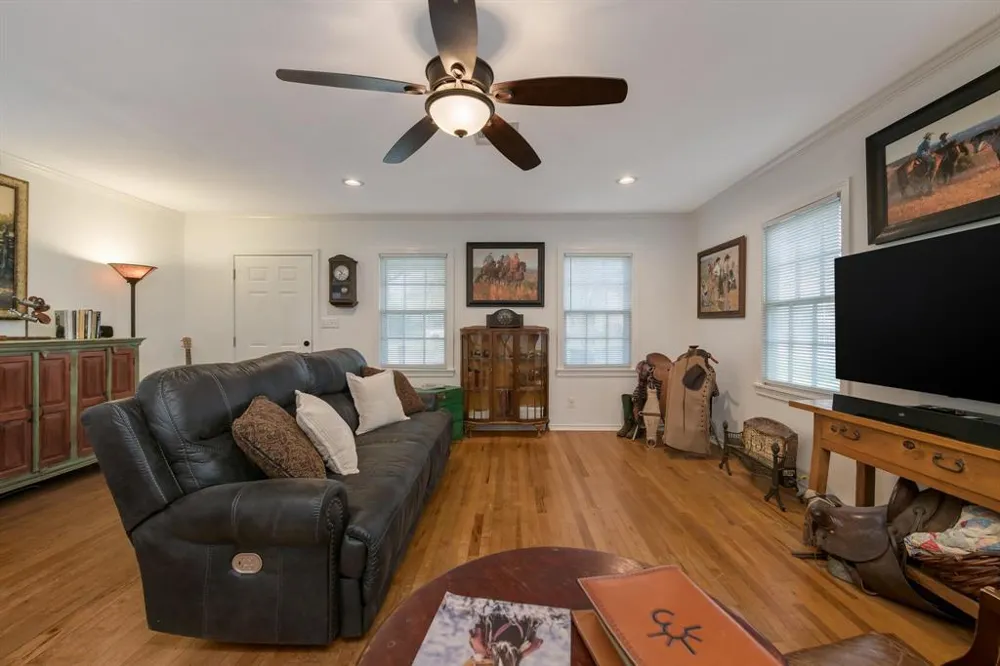 403 Avenue Clifton, TX 76634