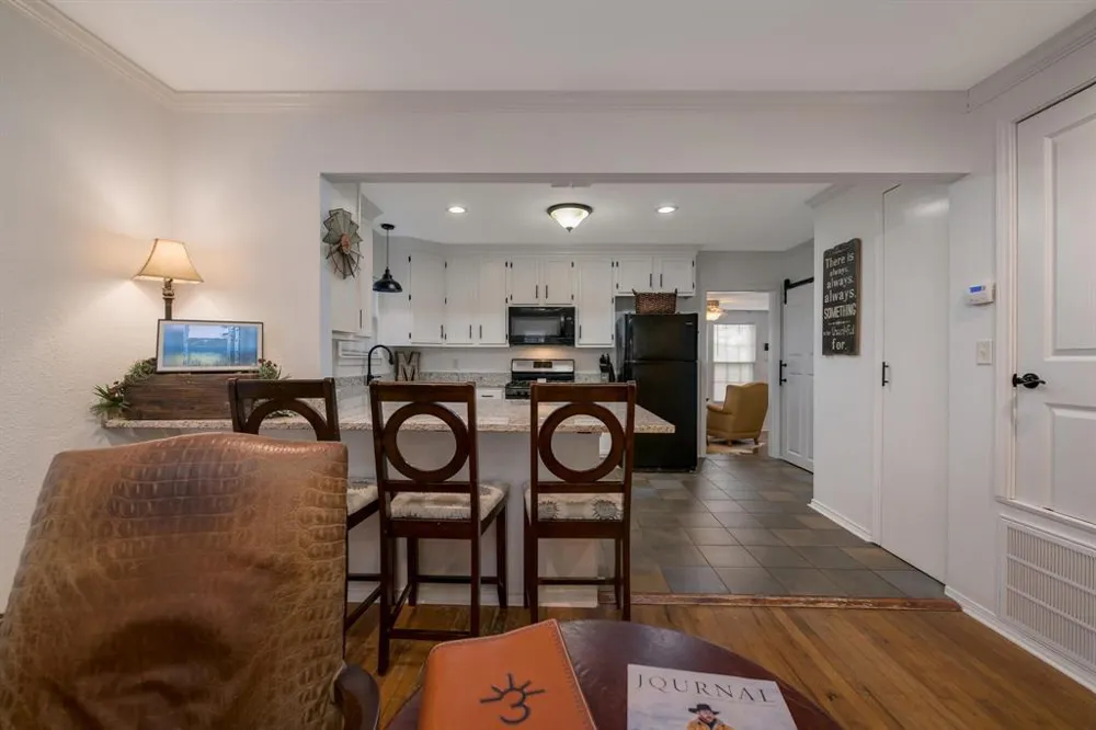 403 Avenue Clifton, TX 76634