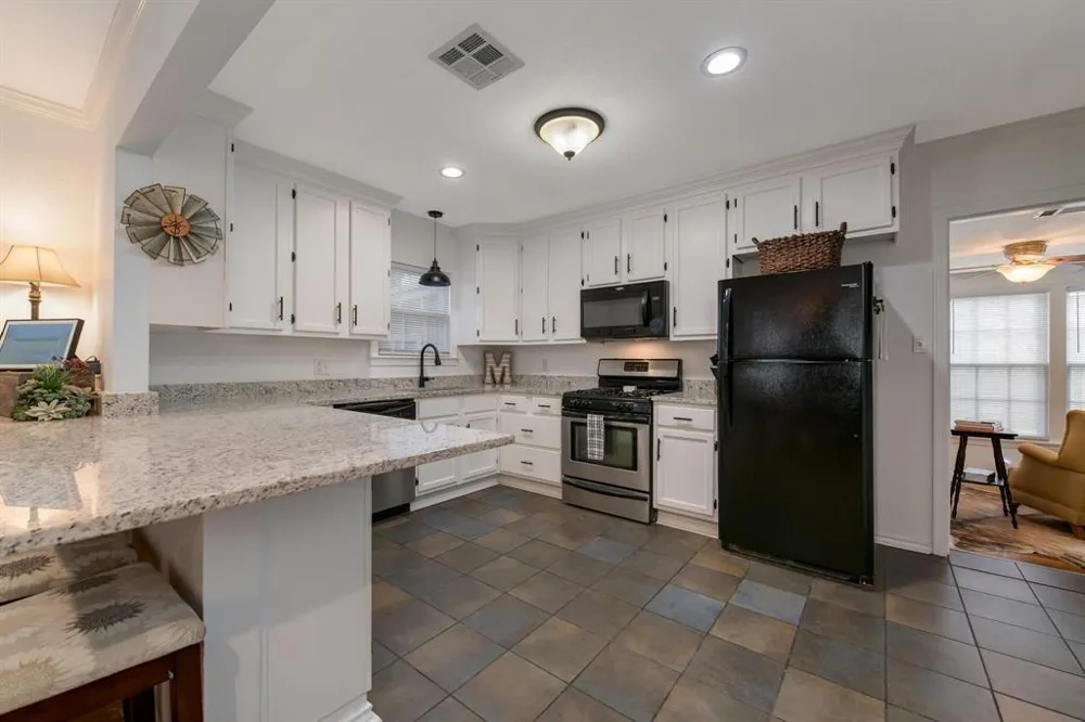 403 Avenue Clifton, TX 76634