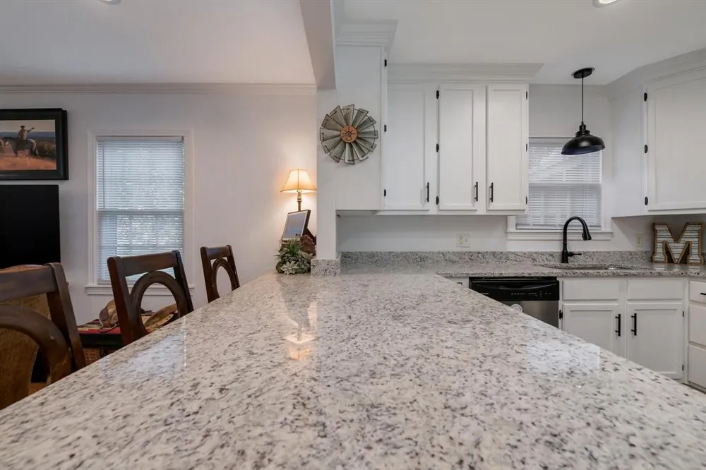 403 Avenue Clifton, TX 76634