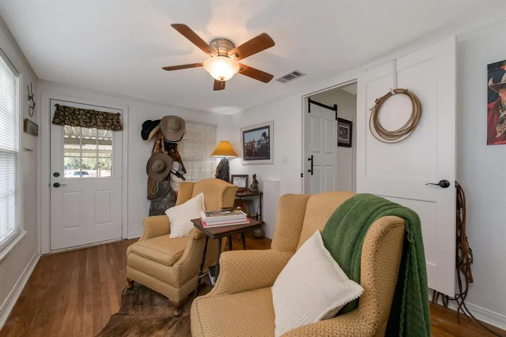 403 Avenue Clifton, TX 76634