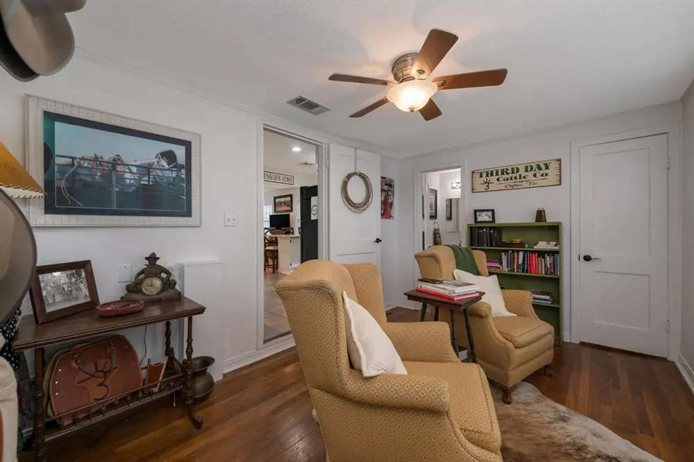 403 Avenue Clifton, TX 76634