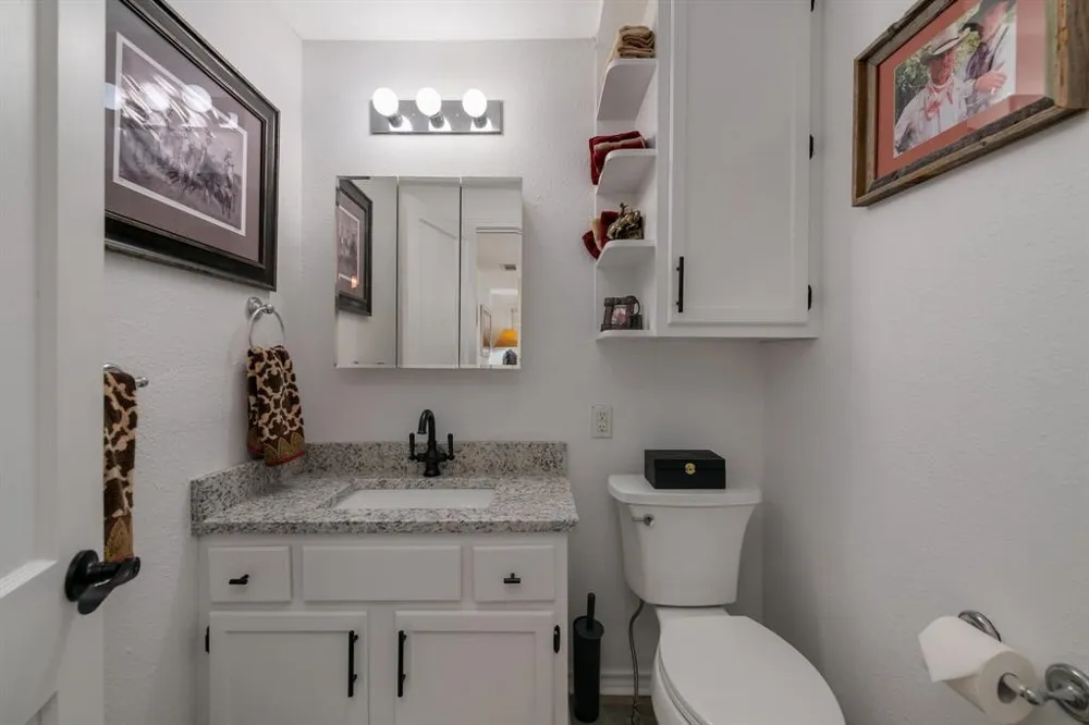 403 Avenue Clifton, TX 76634
