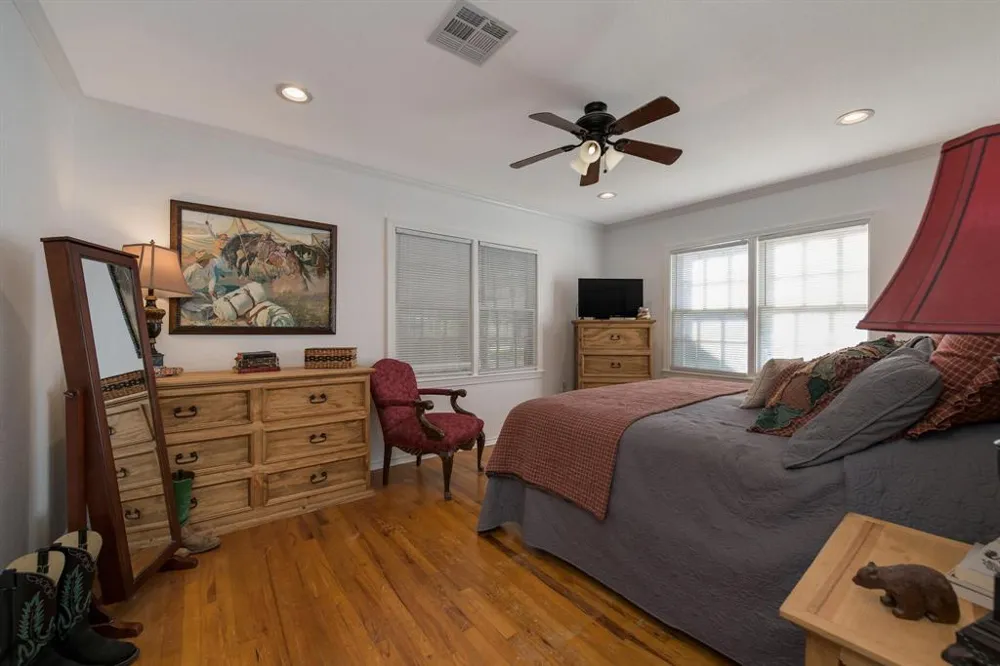 403 Avenue Clifton, TX 76634