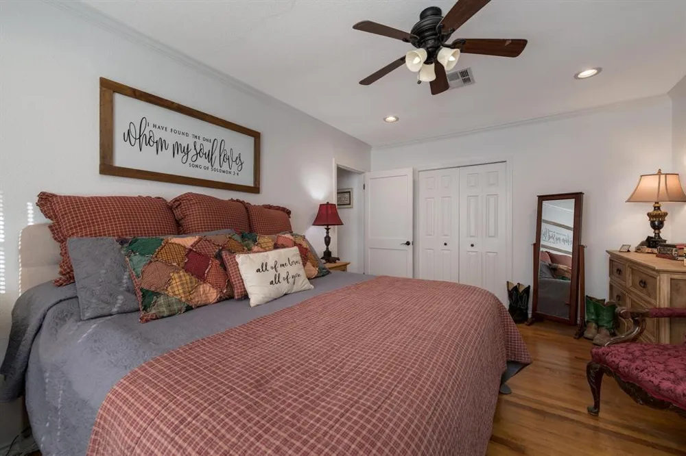 403 Avenue Clifton, TX 76634