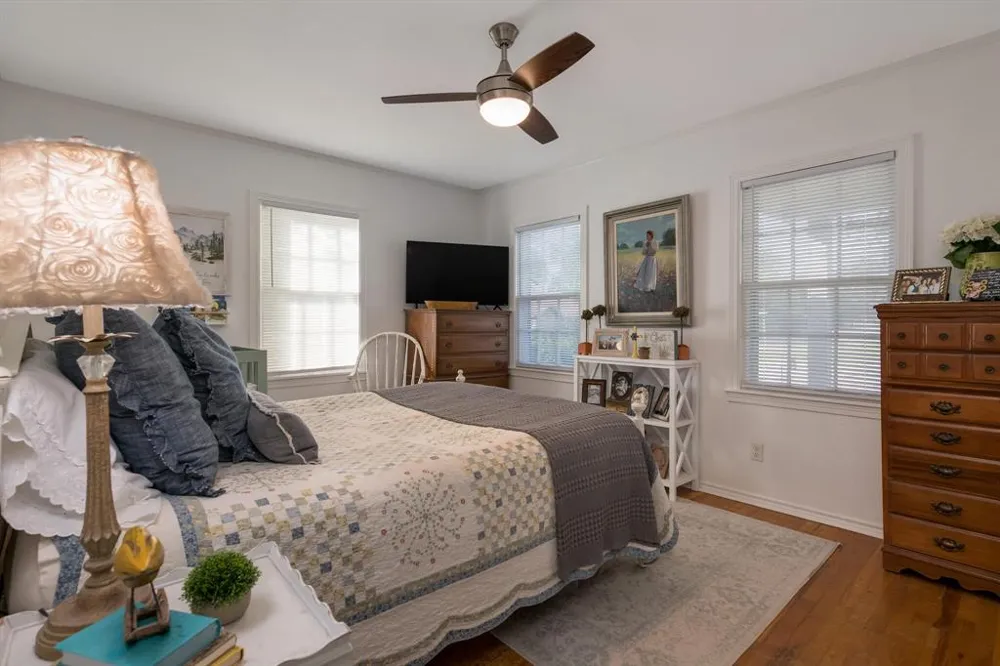 403 Avenue Clifton, TX 76634